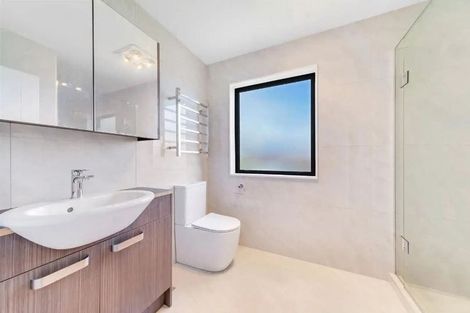 Photo of property in 1/2 Wood Street, Papakura, 2110