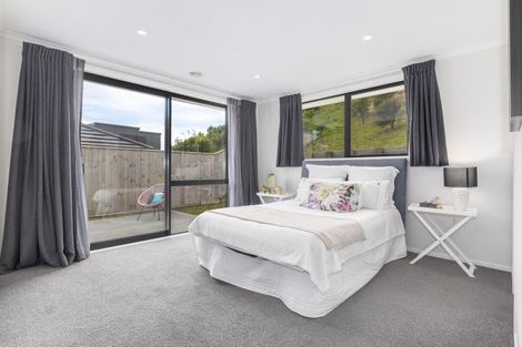 Photo of property in 22 Queen Charlotte Drive, Aotea, Porirua, 5024