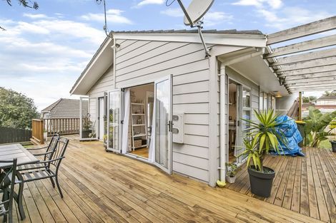 Photo of property in 1/57 Sunset Road, Totara Vale, Auckland, 0629