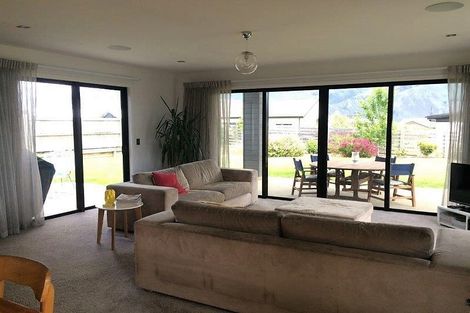 Photo of property in 9 Centre Crescent, Wanaka, 9305