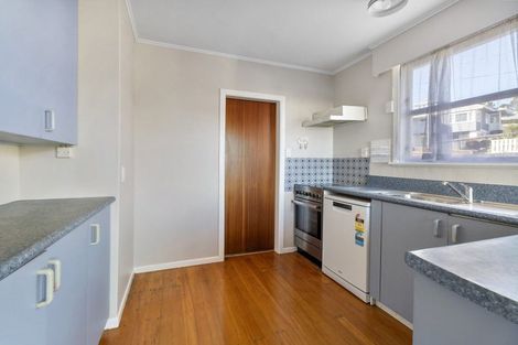 Photo of property in 3a Kinapori Terrace, Newlands, Wellington, 6037