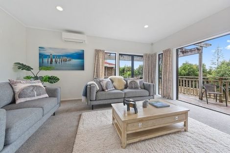 Photo of property in 1/54 Simmental Crescent, Somerville, Auckland, 2014