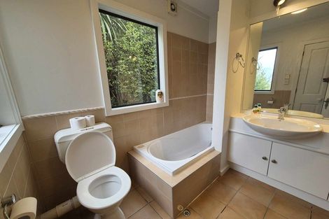 Photo of property in 16 Maxwell Place, Queenstown, 9300