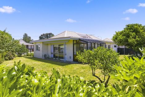 Photo of property in 2 Cypress Grove, Paraparaumu, 5032