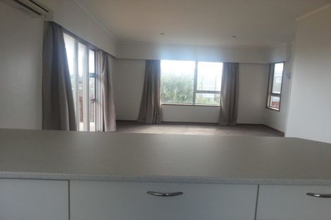 Photo of property in 1/2a Hart Road, Hauraki, Auckland, 0622