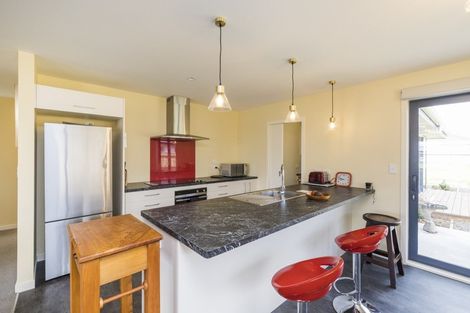 Photo of property in 5 Sardinia Grove, Fitzherbert, Palmerston North, 4410