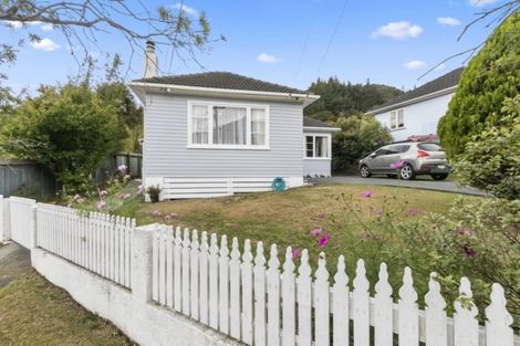 Photo of property in 21 Gardiner Grove, Wainuiomata, Lower Hutt, 5014