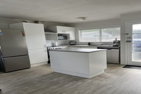 Photo of property in 95 Santiago Crescent, Unsworth Heights, Auckland, 0632