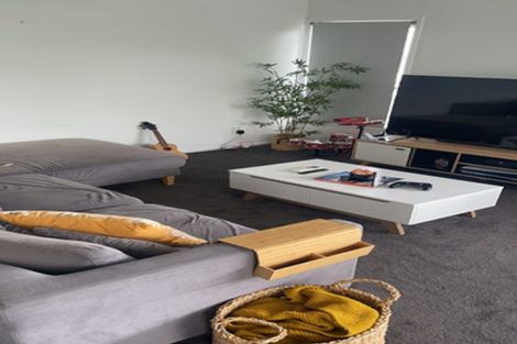 Photo of property in 11 Cottam Grove, Northcross, Auckland, 0632