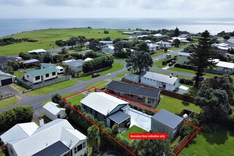 Photo of property in 17 Dieffenbach Street, Opunake, 4616