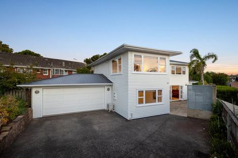Photo of property in 22 Eversleigh Road, Belmont, Auckland, 0622