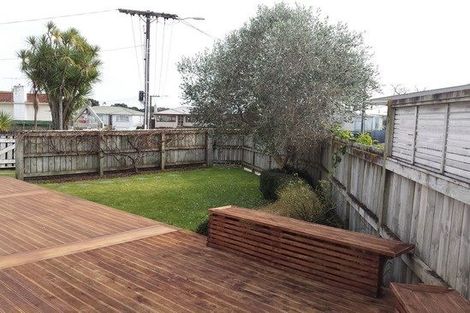 Photo of property in 6 Rarawa Place, Vogeltown, New Plymouth, 4310