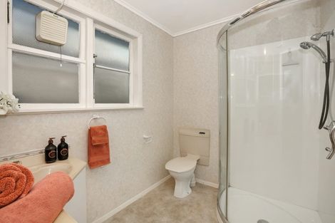 Photo of property in 136 Mana Esplanade, Paremata, Porirua, 5026