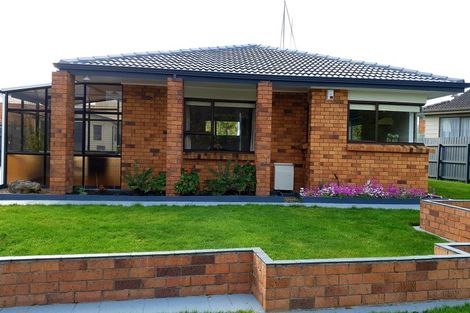Photo of property in 8 Jasmine Avenue, Dinsdale, Hamilton, 3204