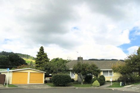 Photo of property in 27 Deller Grove, Silverstream, Upper Hutt, 5019