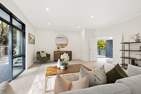 Photo of property in 48 Rising Parade, Fairview Heights, Auckland, 0632