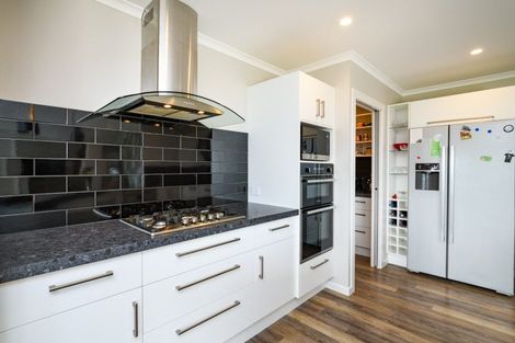 Photo of property in 31 Briarwood Road, Kelvin Grove, Palmerston North, 4470