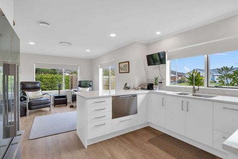 Photo of property in 21 Beachwater Drive, Papamoa Beach, Papamoa, 3118