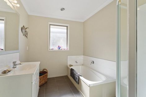 Photo of property in 9 Hulme Way, Raumati Beach, Paraparaumu, 5032