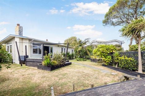 Photo of property in 12 Spenmoor Street, Newlands, Wellington, 6037