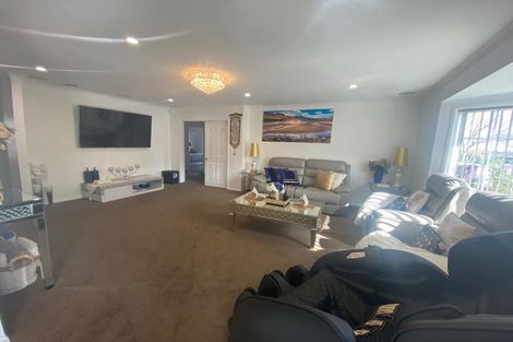 Photo of property in 121 Everglade Drive, Totara Heights, Auckland, 2105