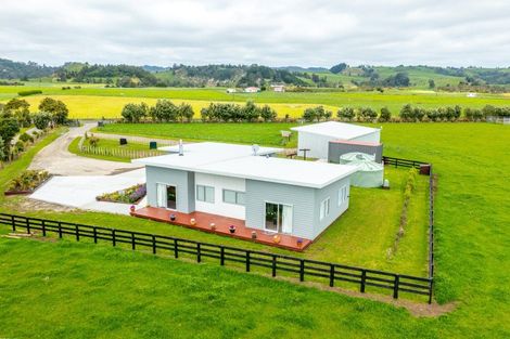 Photo of property in 43 Carrs Road, Urenui, 4377