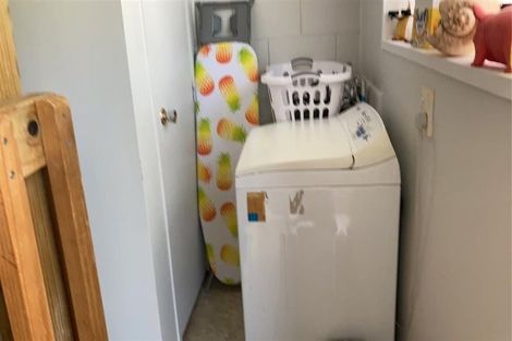 Photo of property in 5a Nimrod Place, Half Moon Bay, Auckland, 2012