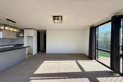 Photo of property in 2/15 Cyril Crescent, West Harbour, Auckland, 0618