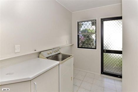 Photo of property in 20 Gillard Place, Eastern Beach, Auckland, 2012