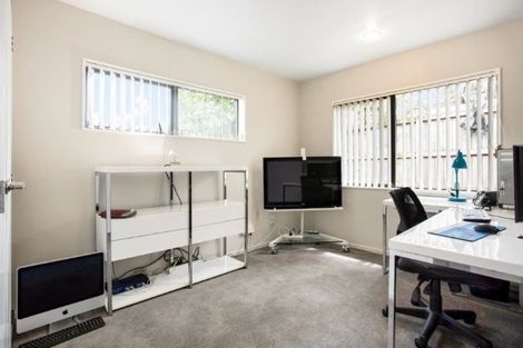 Photo of property in 21 Cityview Place, Massey, Auckland, 0614