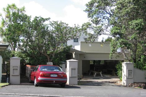 Photo of property in 16 Parr Terrace, Castor Bay, Auckland, 0620