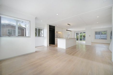 Photo of property in 1/26 Onepoto Road, Hauraki, Auckland, 0622