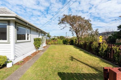 Photo of property in 28 Coates Street, Tawa, Wellington, 5028