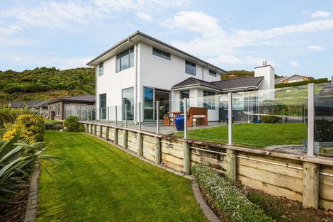 Photo of property in 7 Manapouri Lane, Aotea, Porirua, 5024