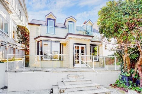 Photo of property in 15 Selwyn Terrace, Thorndon, Wellington, 6011