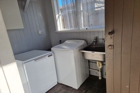 Photo of property in 9 Waiohua Road, Greenlane, Auckland, 1061