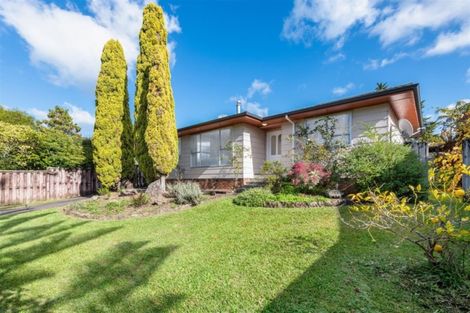 Photo of property in 32 Serwayne Place, Sunnyvale, Auckland, 0612