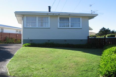 Photo of property in 4 Pauline Way, Paparangi, Wellington, 6037