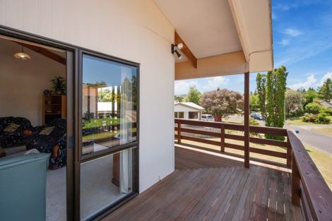 Photo of property in 7 Gibbs Place, Kinloch, Taupo, 3377