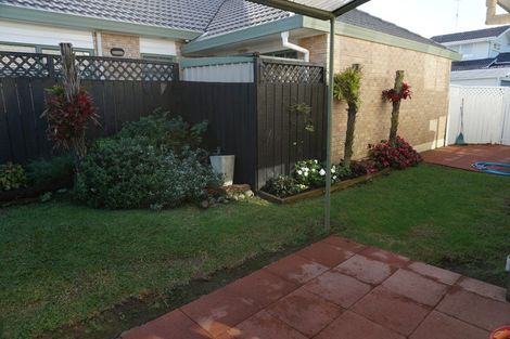Photo of property in 1/70 Uxbridge Road, Mellons Bay, Auckland, 2014