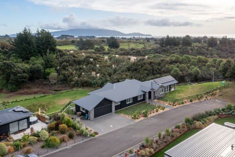 Photo of property in 20 Te Heke Place, Waikanae, 5036