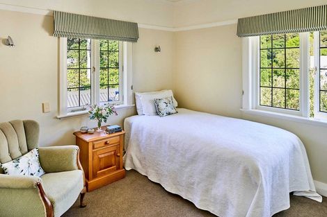 Photo of property in 3 Dillon Street, Lowry Bay, Lower Hutt, 5013