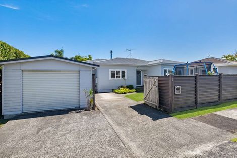 Photo of property in 1a Sherwood Avenue, Te Atatu South, Auckland, 0610
