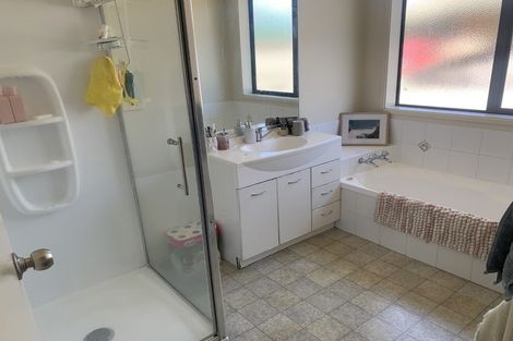 Photo of property in 10 Locksley Lane, Hamilton East, Hamilton, 3216