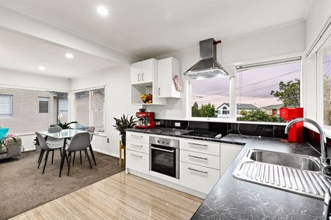 Photo of property in 1/21 East Coast Road, Milford, Auckland, 0620