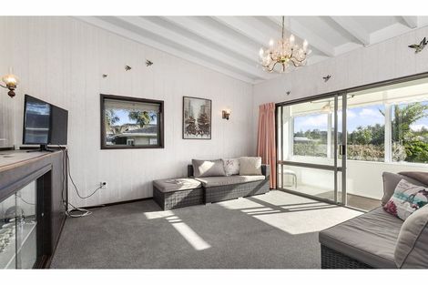 Photo of property in 2/58 Pupuke Road, Hillcrest, Auckland, 0627