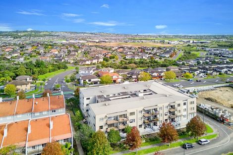 Photo of property in 2/124 Stancombe Road, Flat Bush, Auckland, 2016