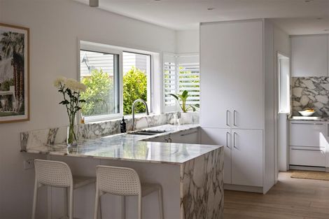 Photo of property in 44 Milford Road, Milford, Auckland, 0620