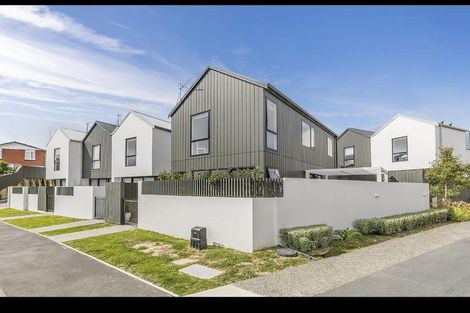 Photo of property in 4/6 Oswald Crescent, Paparangi, Wellington, 6037