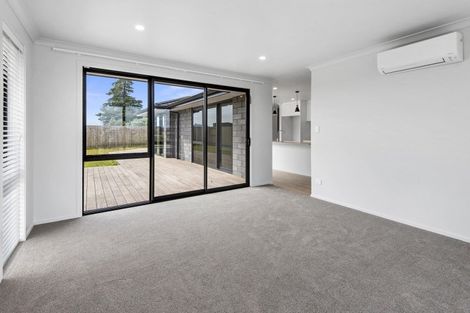 Photo of property in 71 Kaurinui Crescent, One Tree Point, 0118